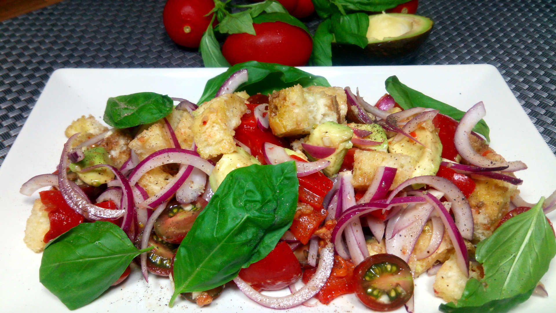 Roasted Red Pepper & Avocado Panzanella Roasted Red Pepper & Avocado Panzanella