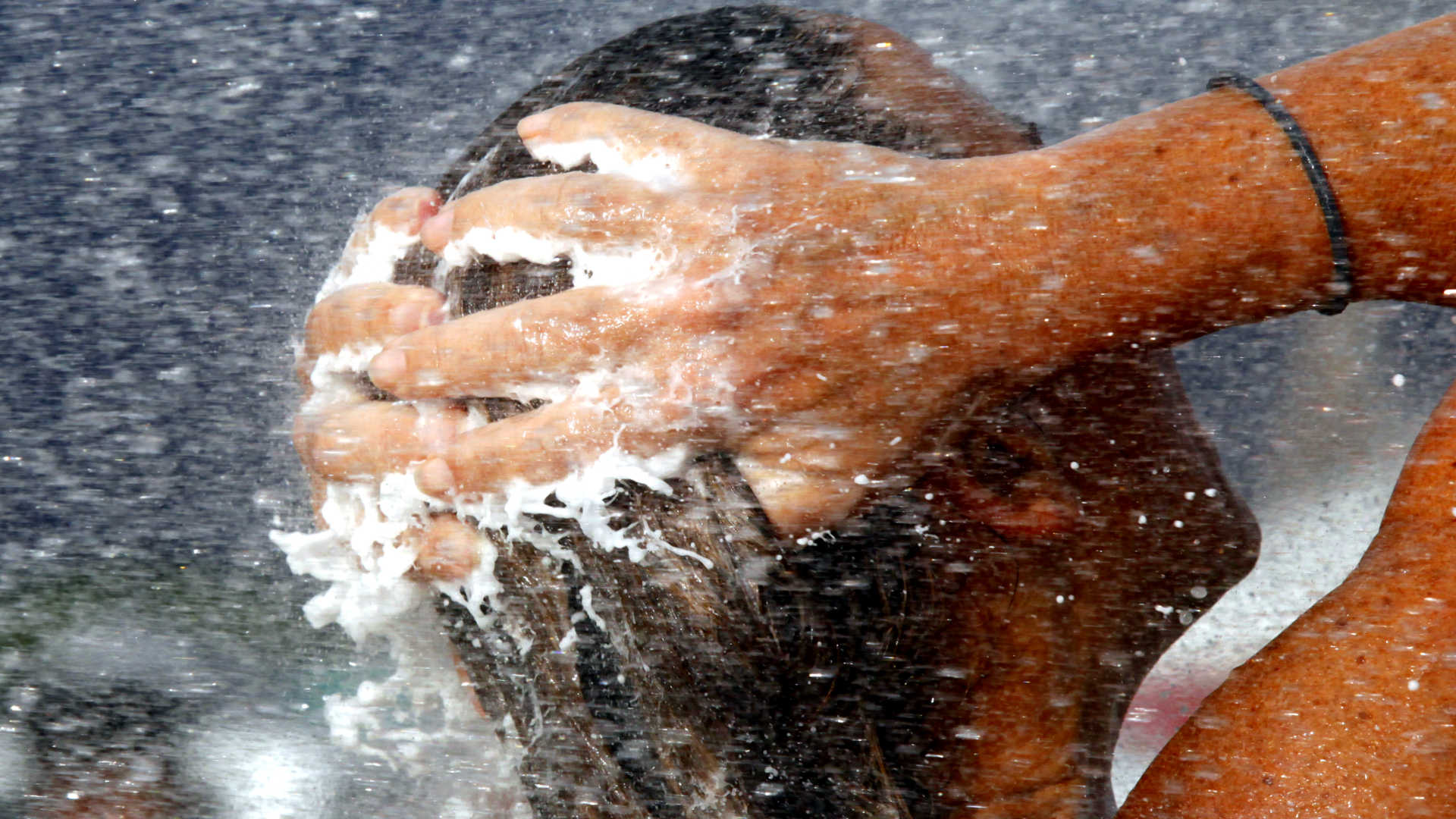 Hair wash with natural shampoo